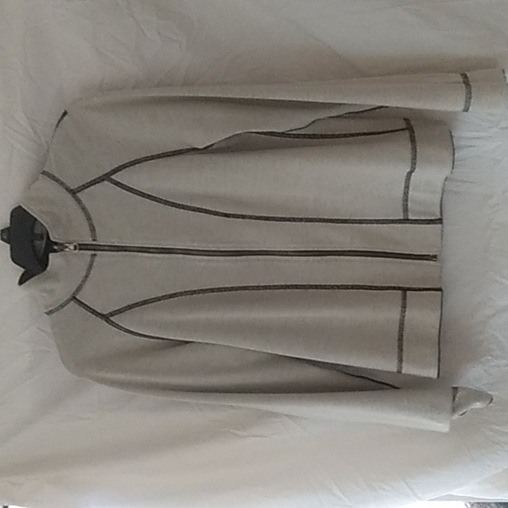 Size large reversible jacket. - Picture 3 of 4